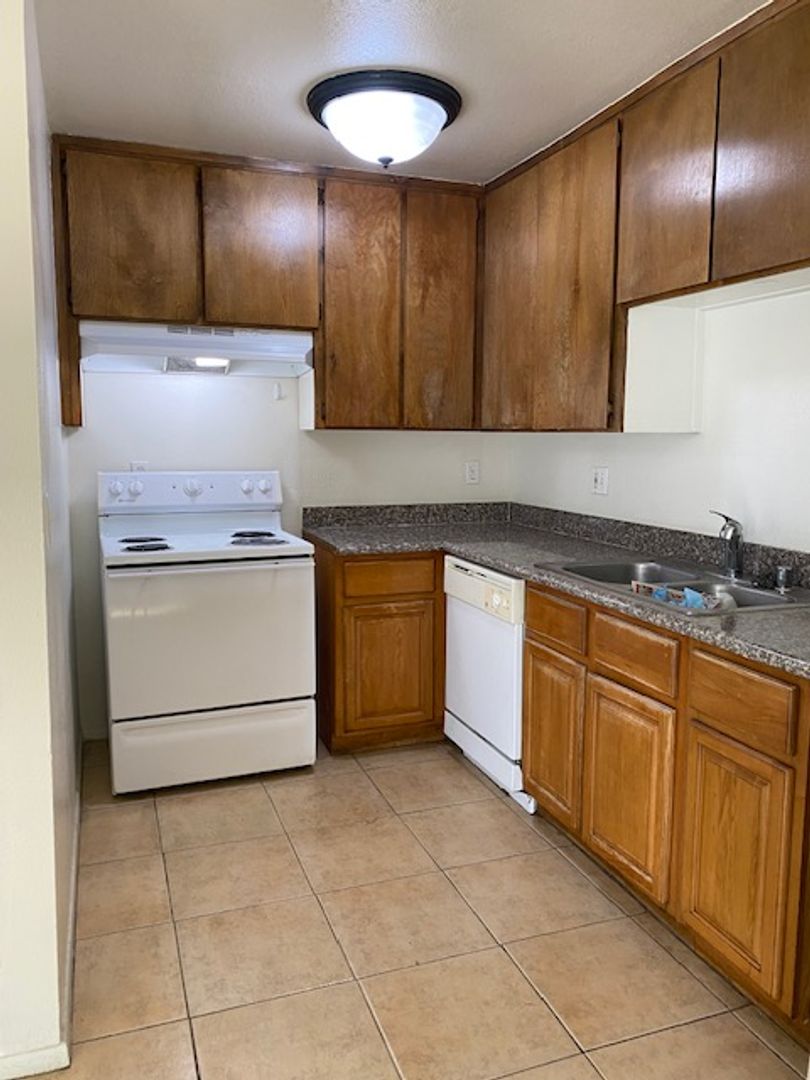 Fresno Apartment: 3352 N Marks Ave