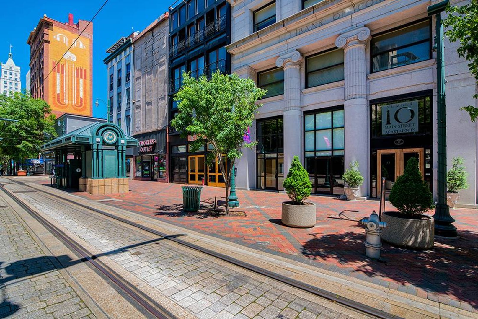 Memphis Apartment: 10 S Main St