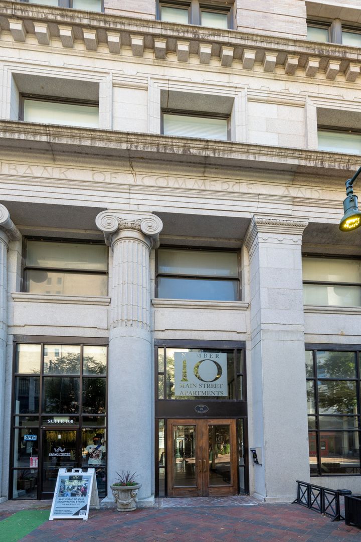 Memphis Apartment: 10 S Main St