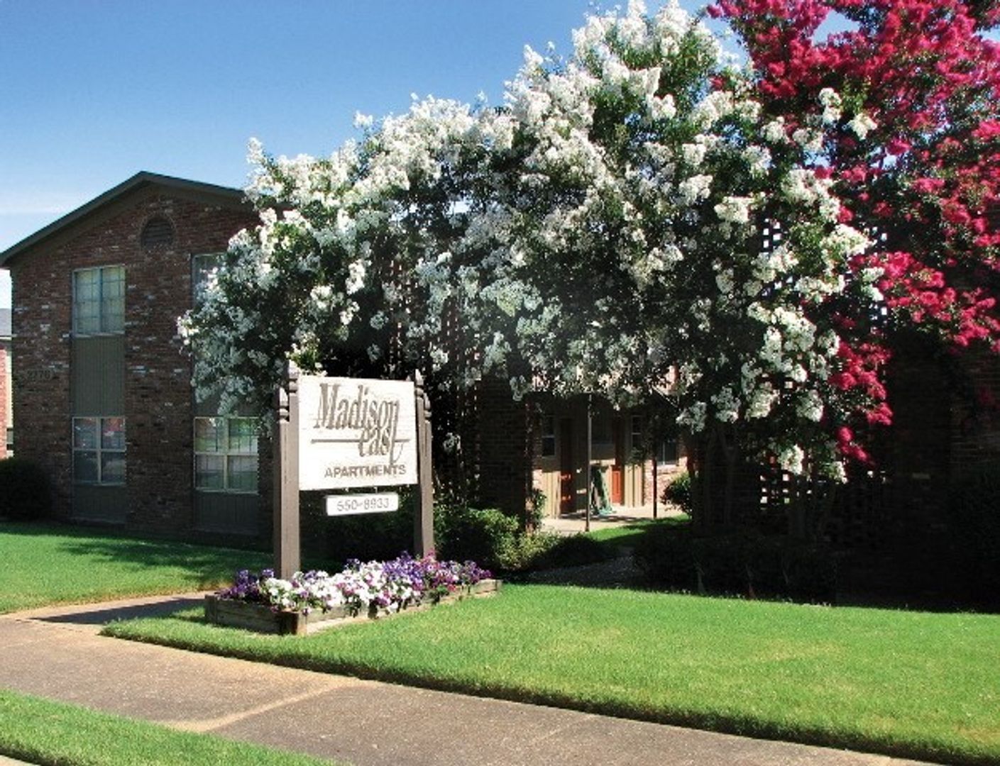 Memphis Apartment: 2780 Madison Ave