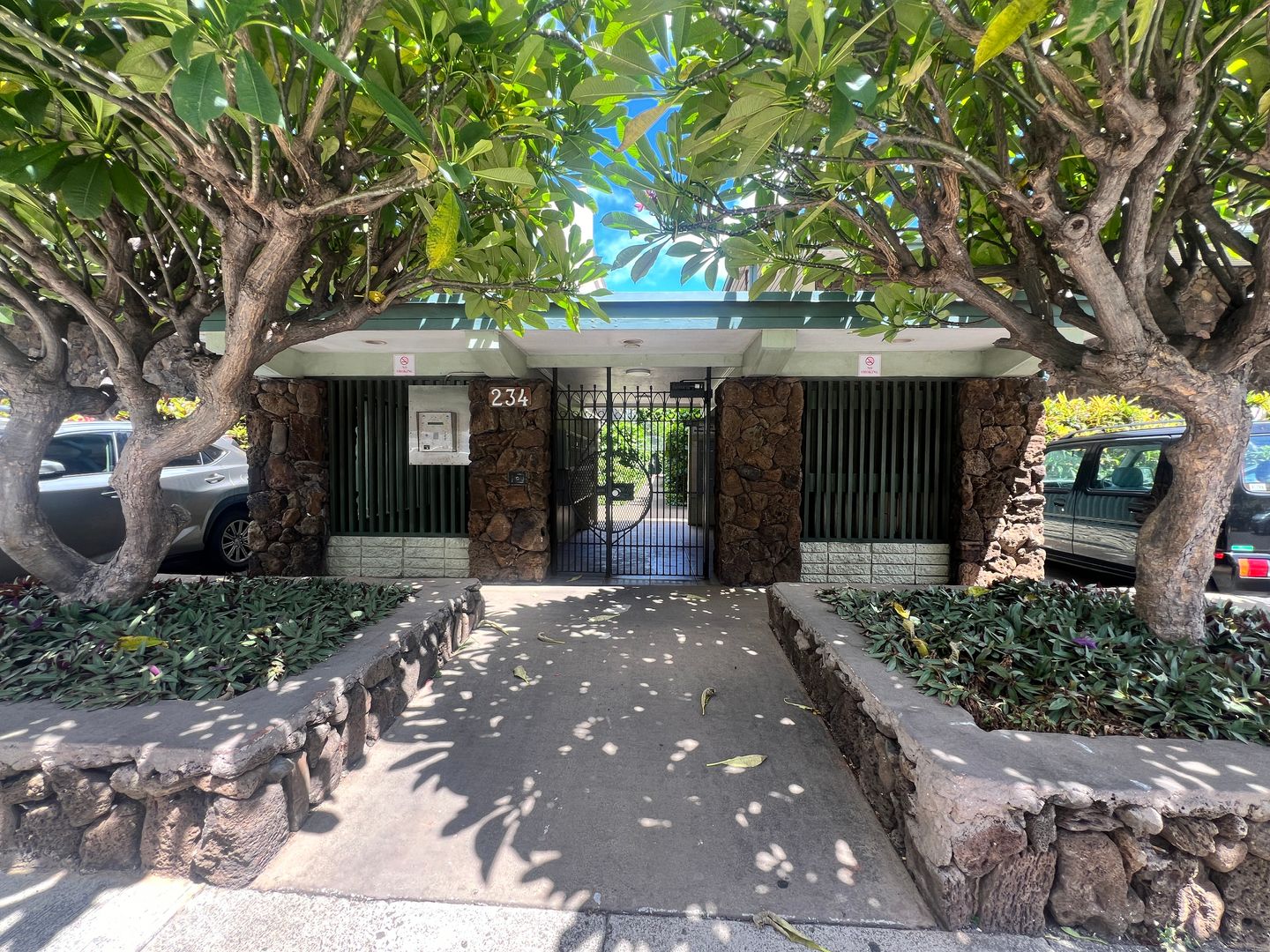 Honolulu Condo: 234 Ohua Ave #103