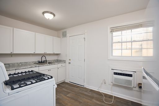 2 Bedroom Apartment – 2157 Lenox Rd, NE, B2, Atlanta, GA 30324