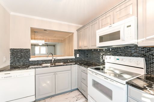 RENT SPECIAL + 100% OFF APP FEE! Updated 3BR Condo Minutes from Downtown Athens – photo 1