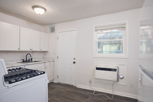 2 Bedroom Apartment – 2157 Lenox Rd, NE, C2, Atlanta, GA 30324