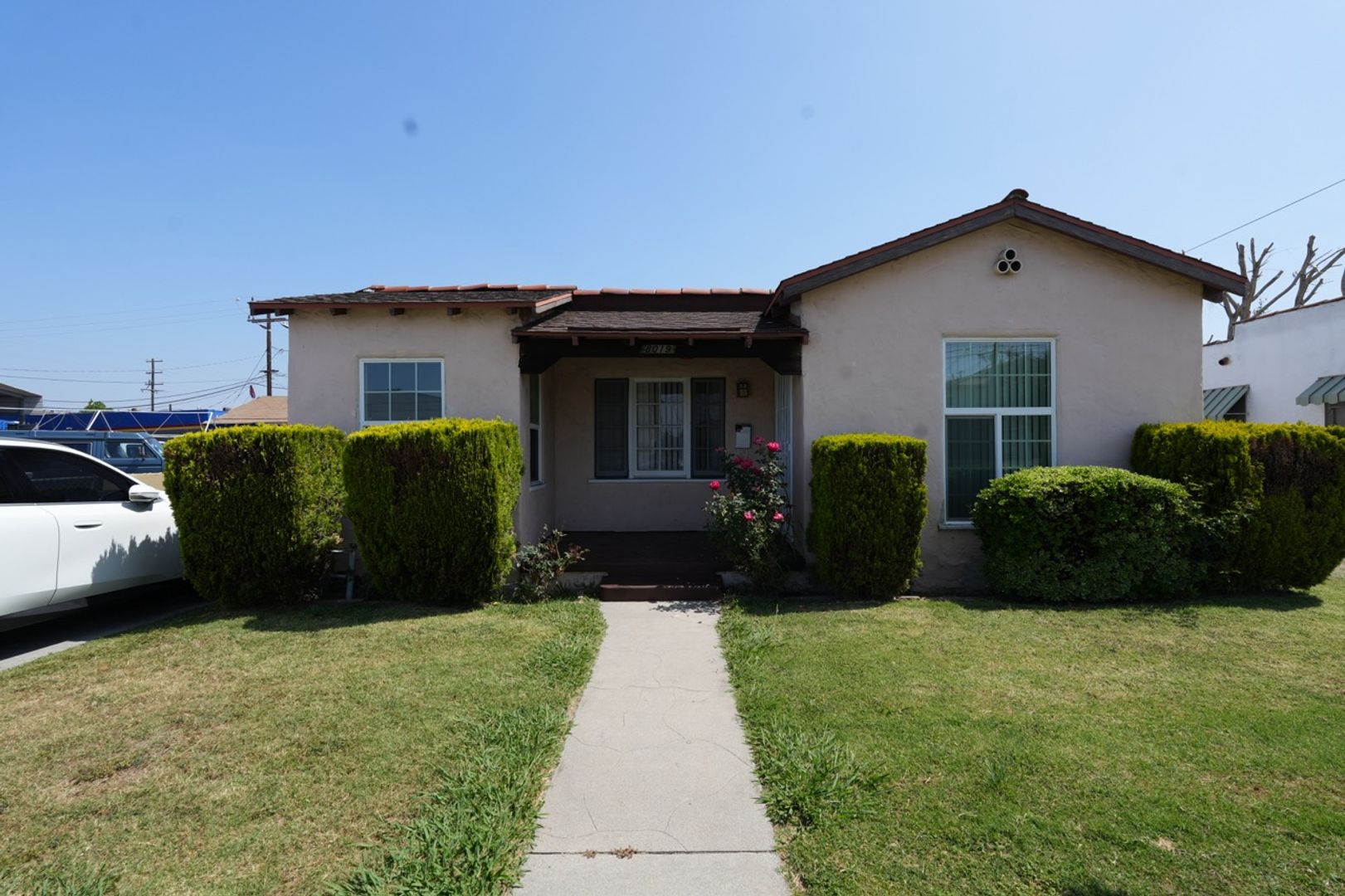Downey Apartment: 8019 - 8049 1/2 Alameda St