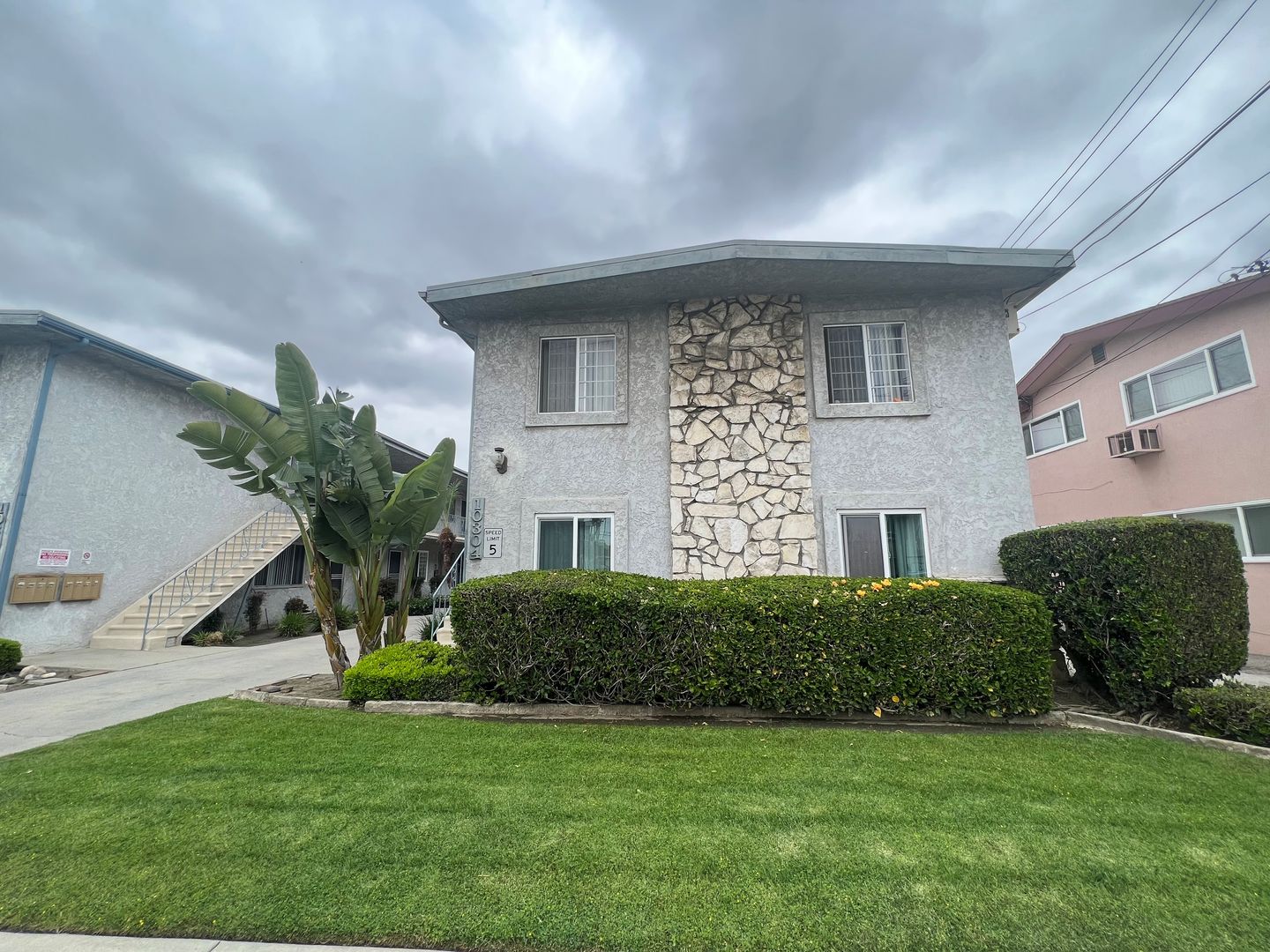 Downey Apartment: 10300-10304 La Reina Ave