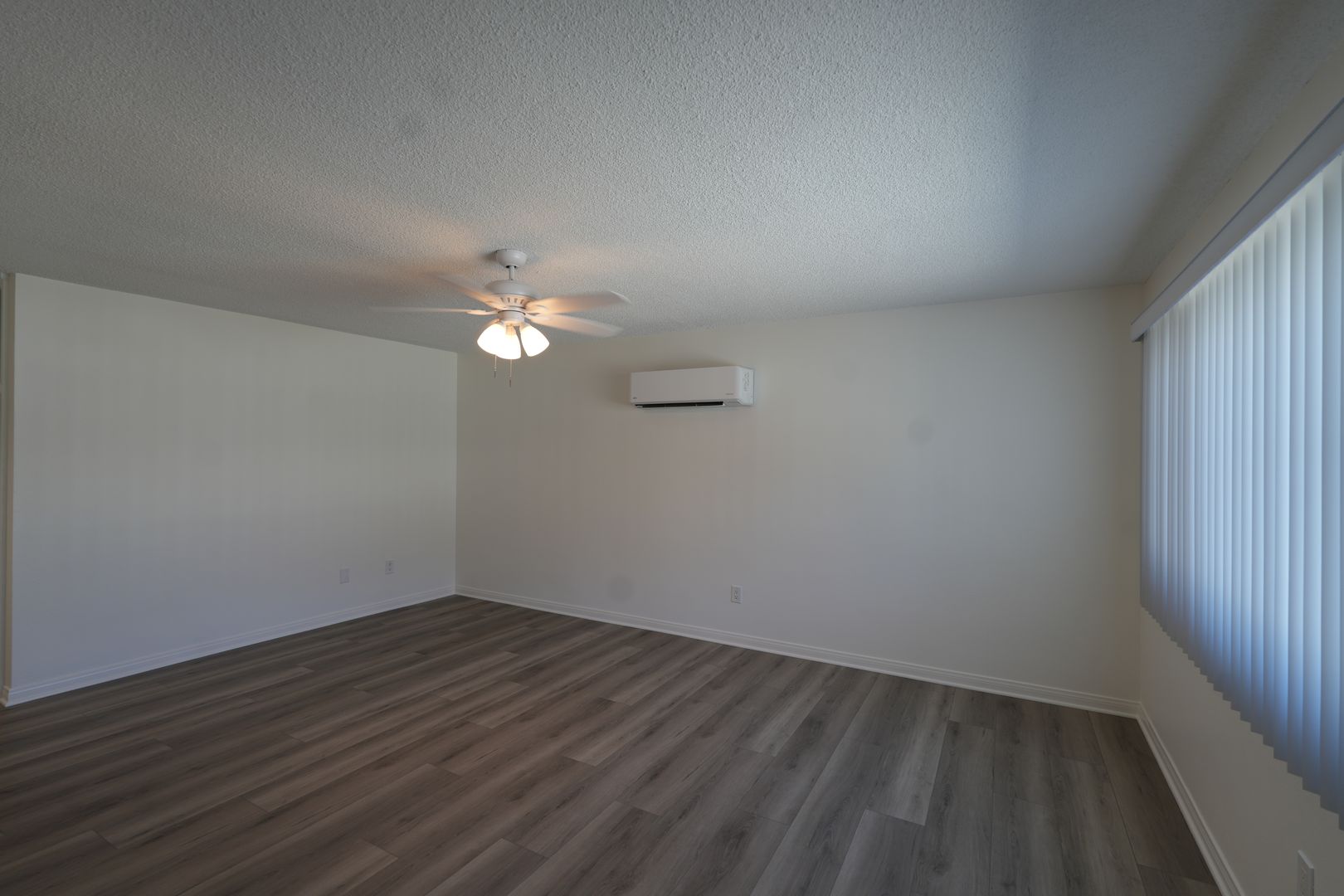 Cudahy Apartment: 5157-5205 1/2 Santa Ana Street