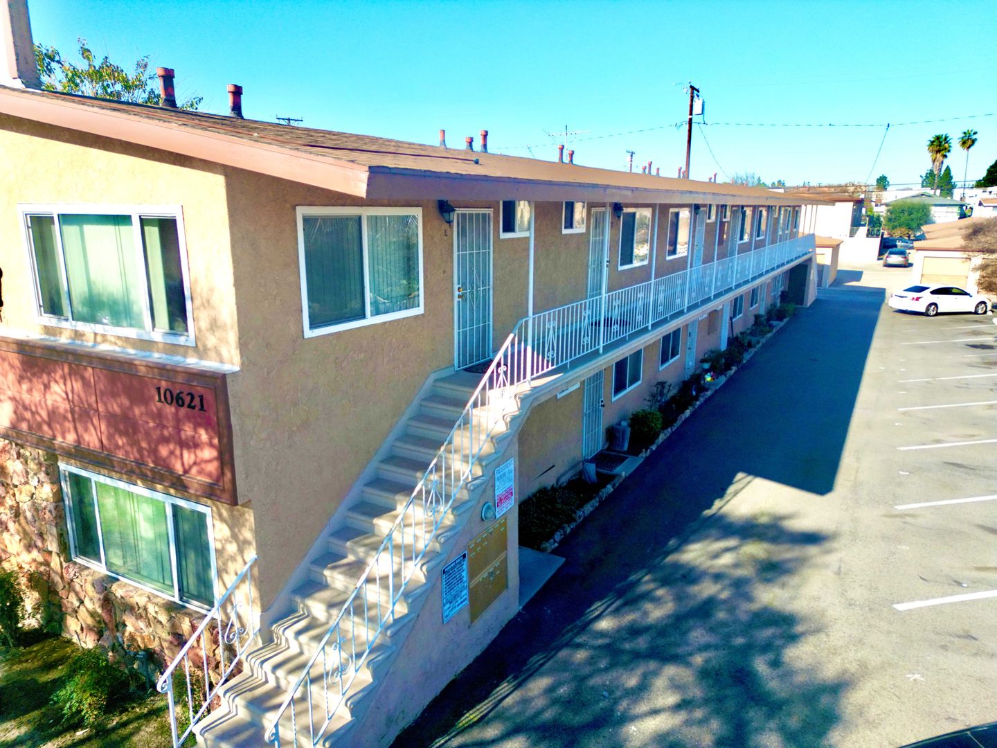 Downey Apartment: 10621 La Reina Ave.