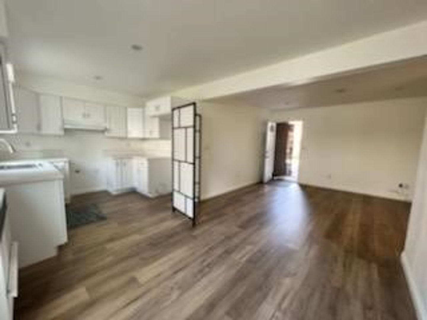 Lynwood Apartment: 11230 Louise Ave.