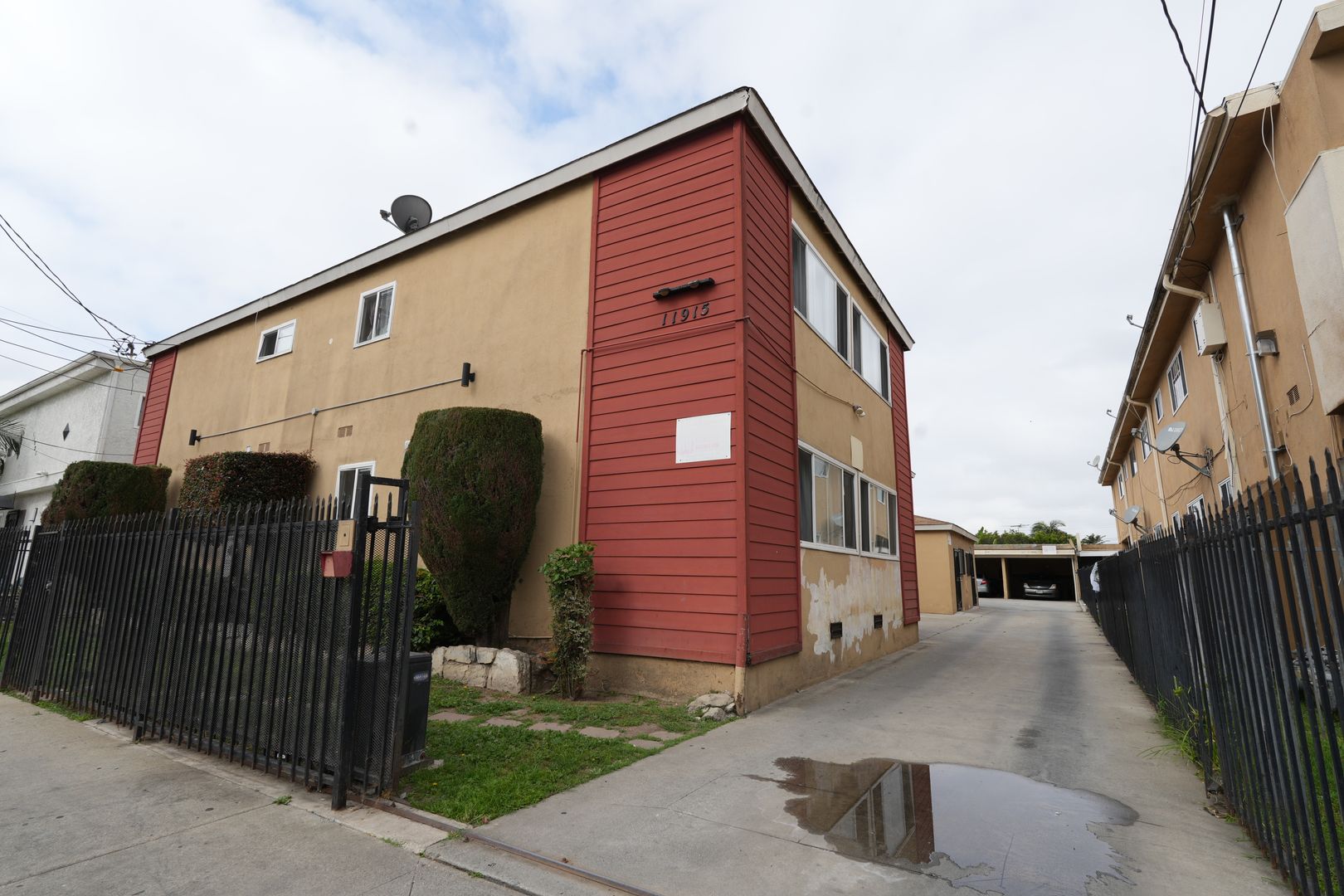 Hawthorne Apartment: 11915 Manor Drive