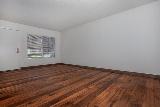 Village Green 1 Bed 1 Bath Upstairs – photo 1