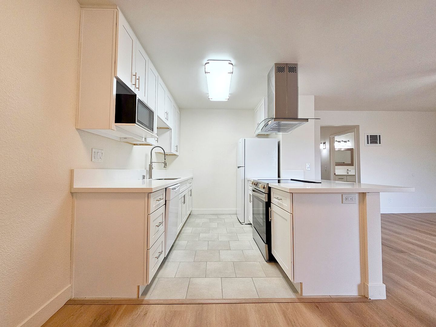 San Diego Apartment: 9669 Gold Coast Dr