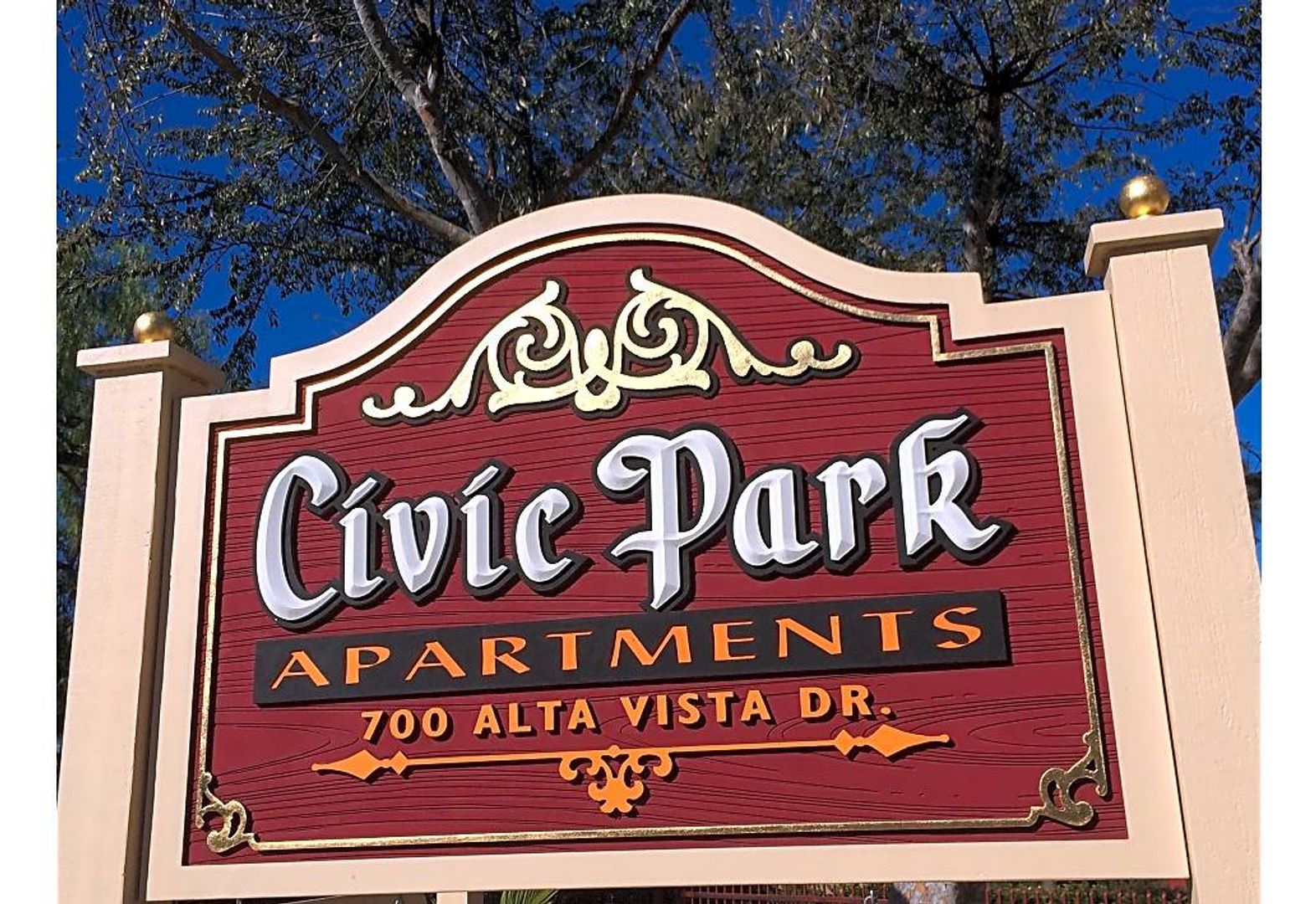 Vista Apartment: 700 Alta Vista Dr