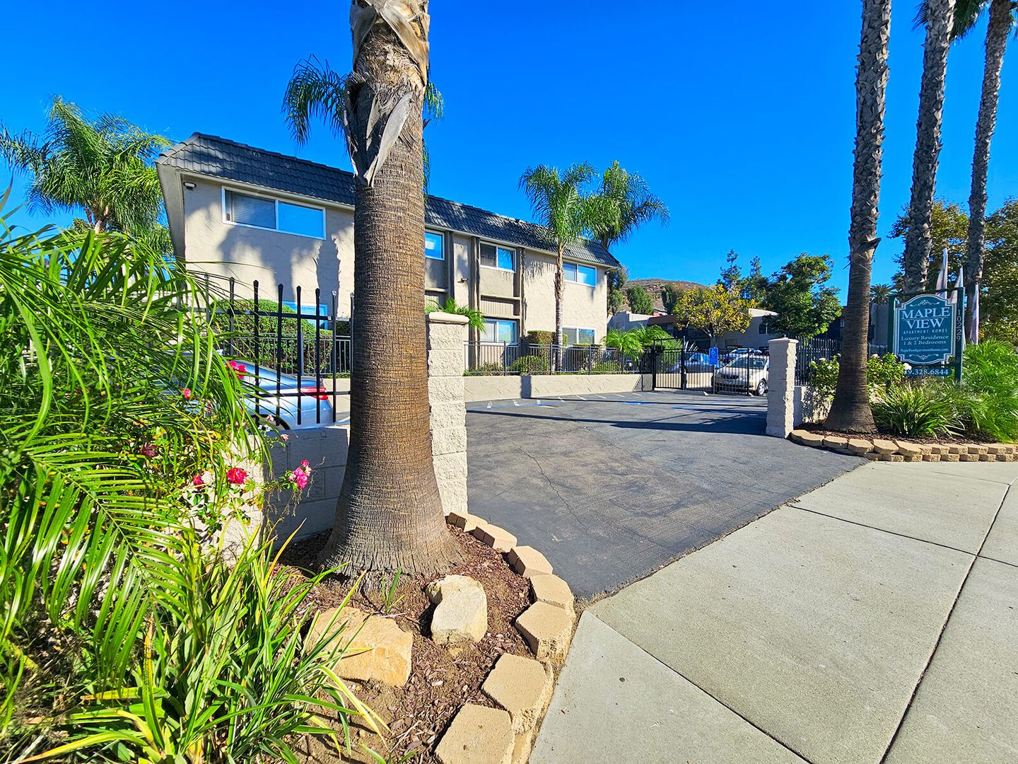 Lakeside Apartment: 10229 Ashwood St