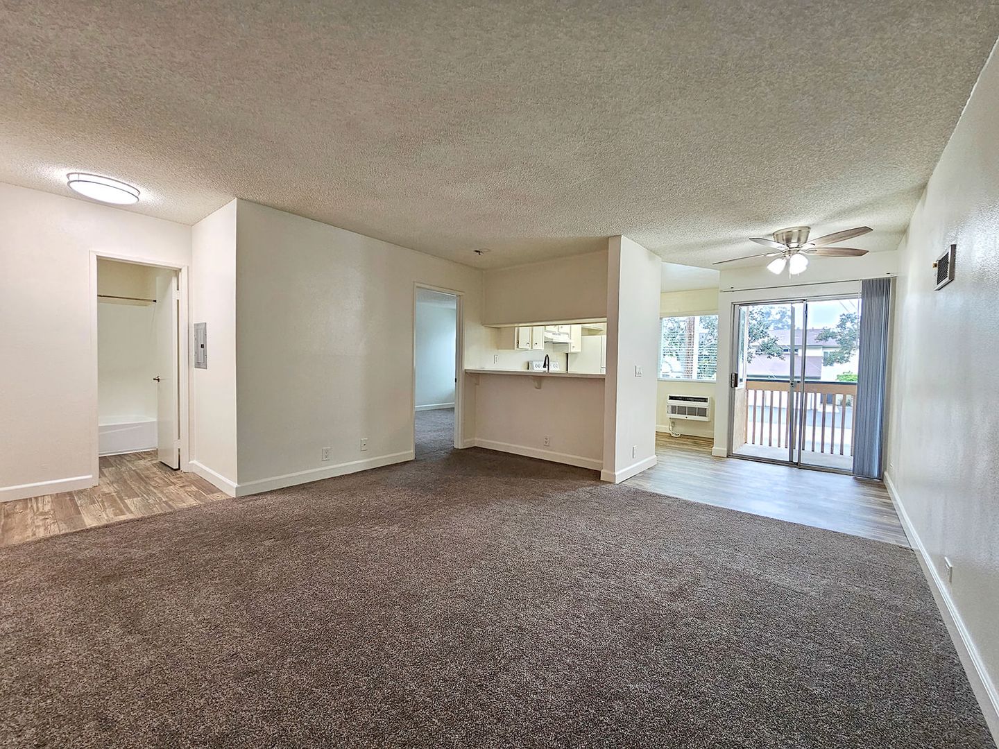 La Mesa Apartment: 5455 Kiowa Dr