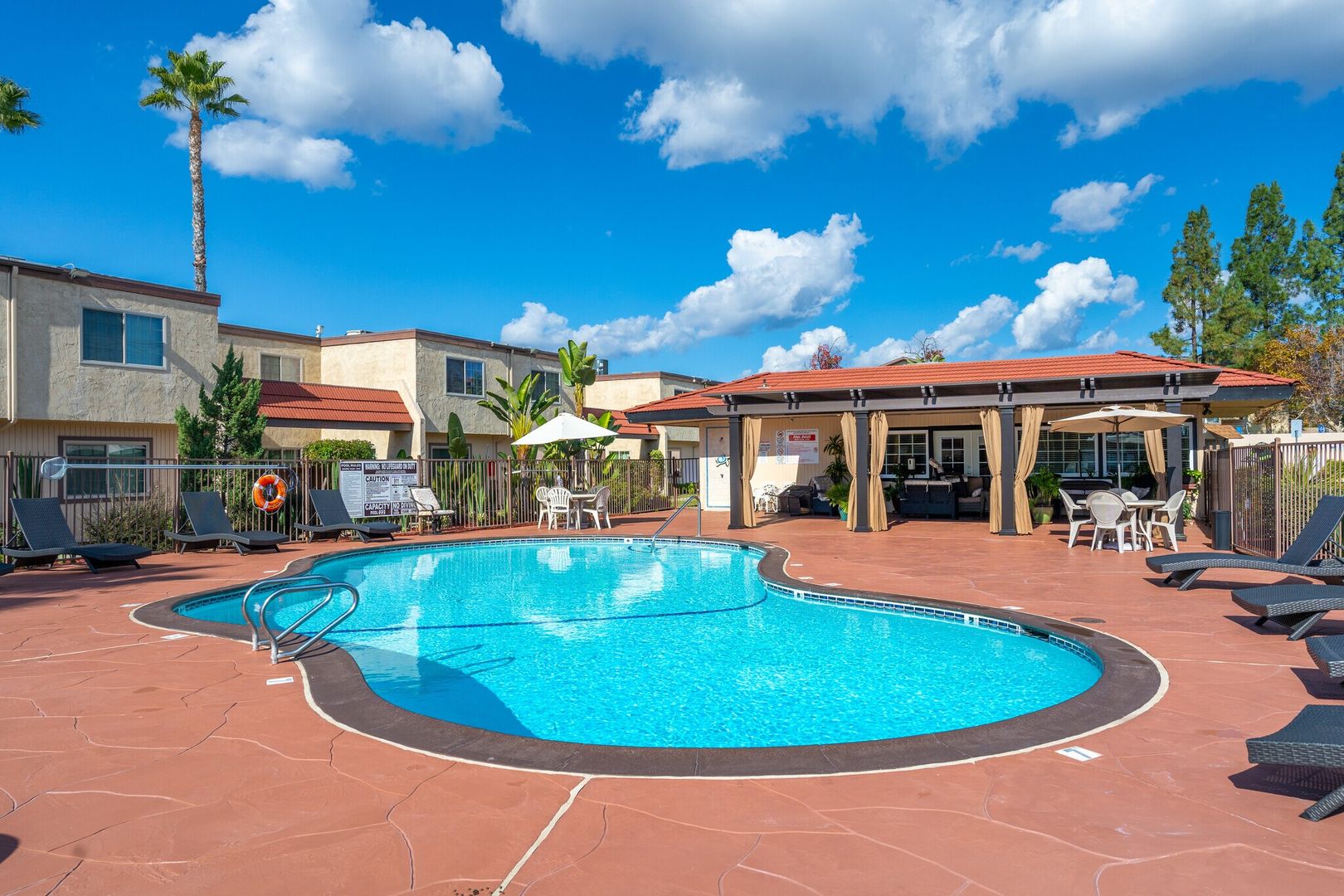 Santee Apartment: 10032 N Magnolia Ave