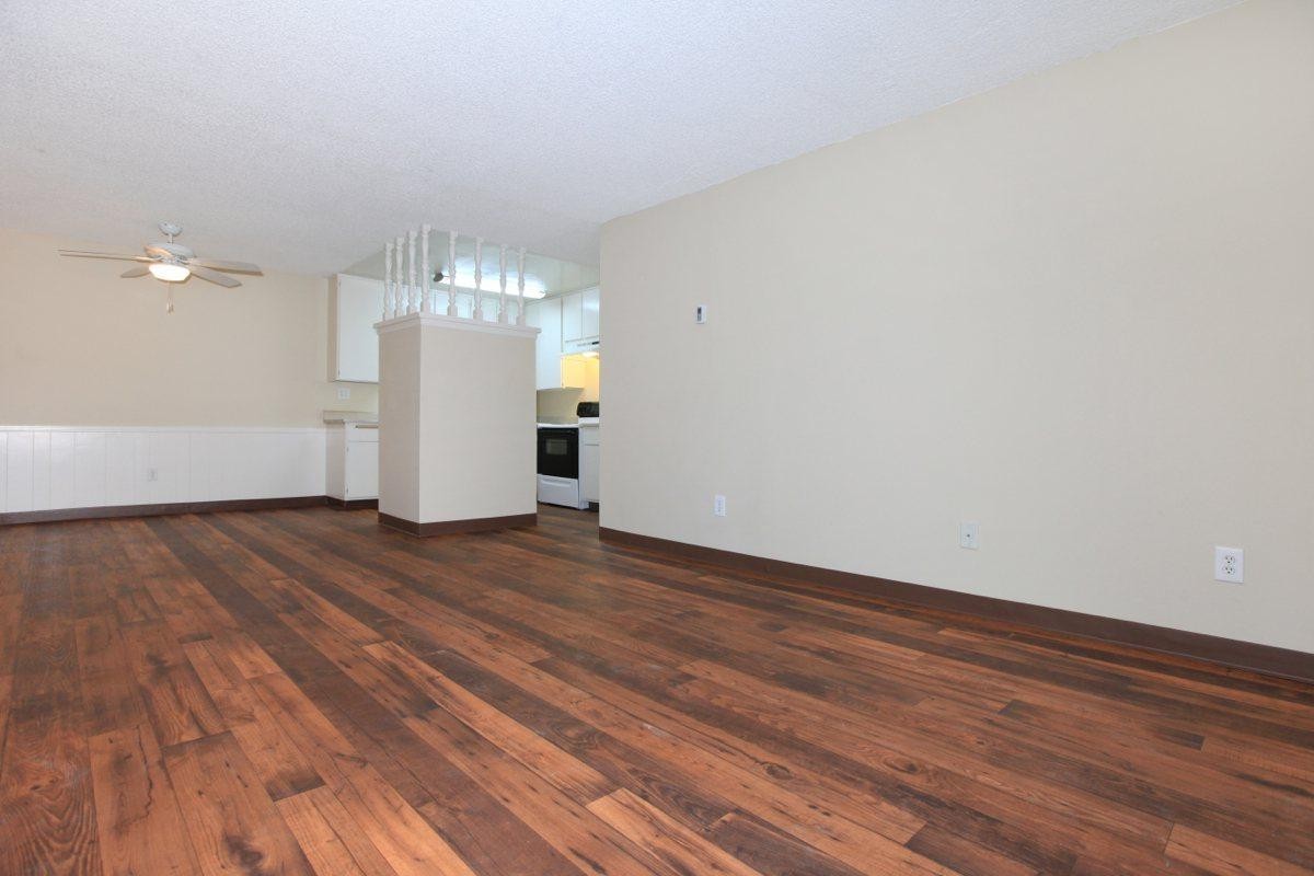 El Cajon Apartment: 245 Ballantyne Street