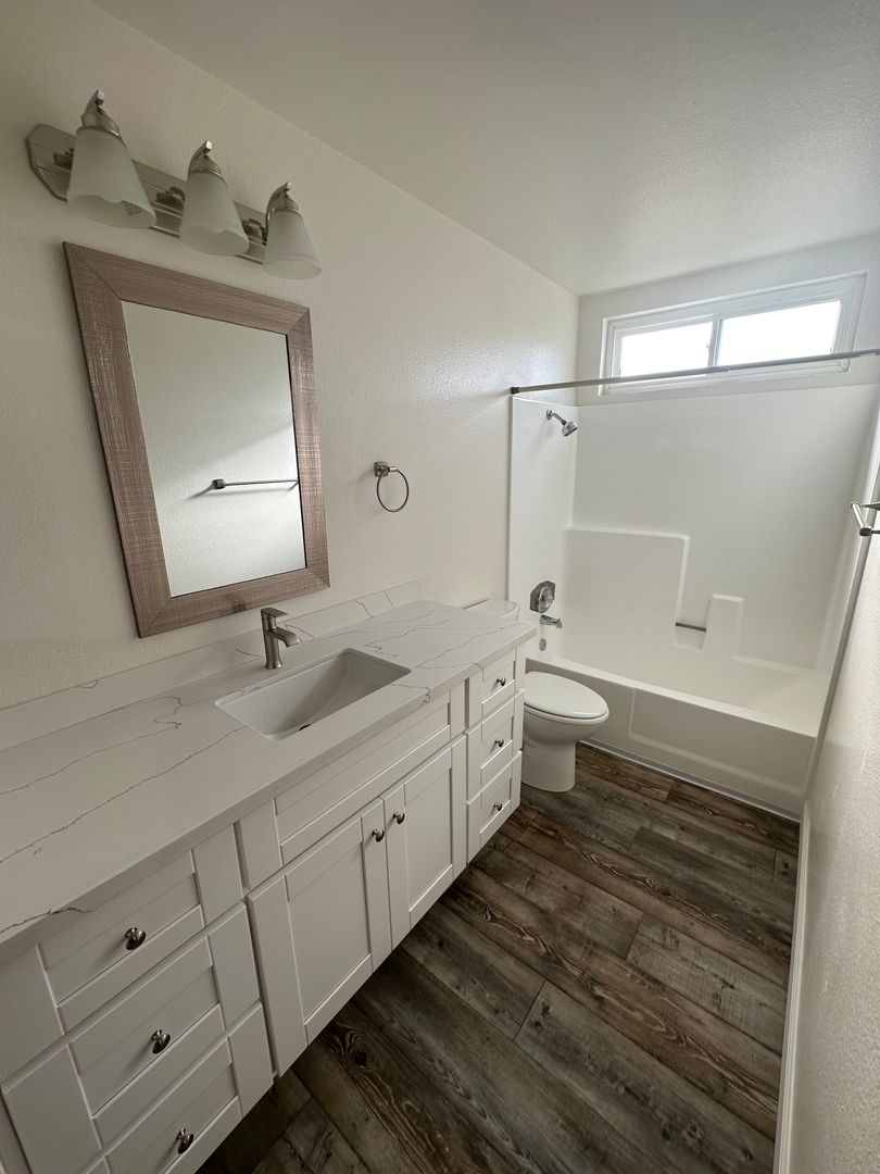 Santee Apartment: 8253 Graves Ave.