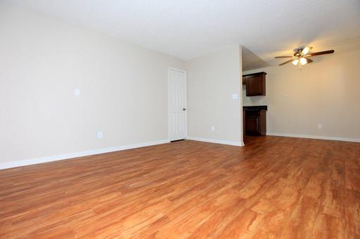 Mapleview Apartment Homes- 1 Bed 1 Bath