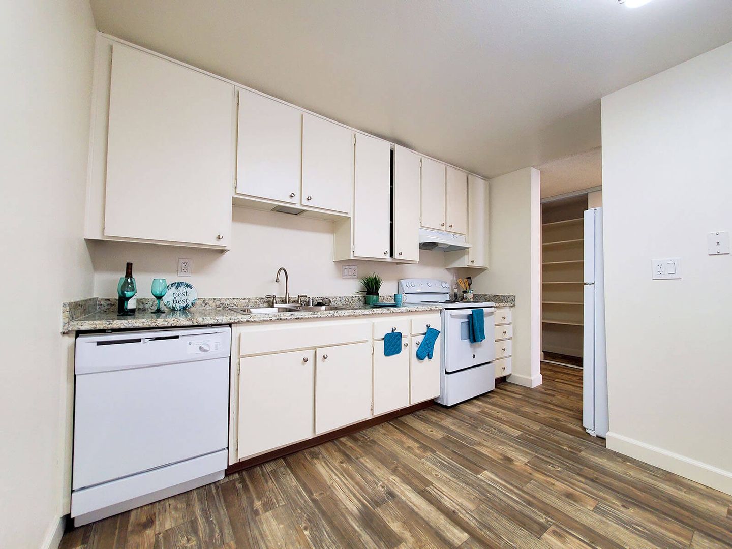 San Diego Apartment: 7366 Mesa College Dr.