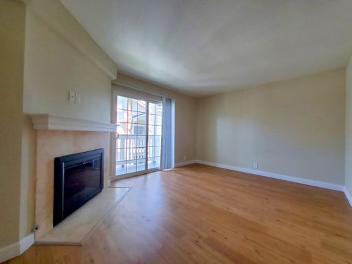 Citrus Court Apartments-3 Bed, 2 Bath Upstairs – photo 1