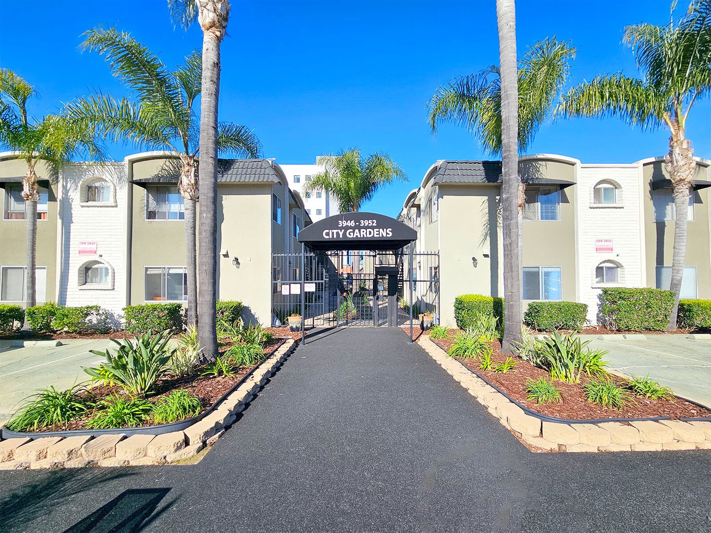 San Diego Apartment: 3946 Idaho Street