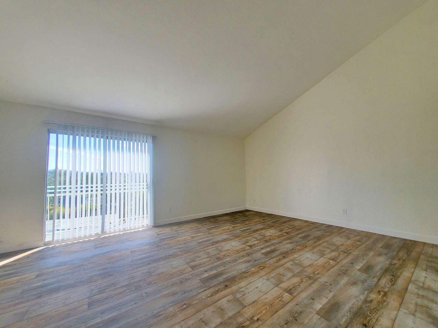 Vista Apartment: 321 Hillside Terrace