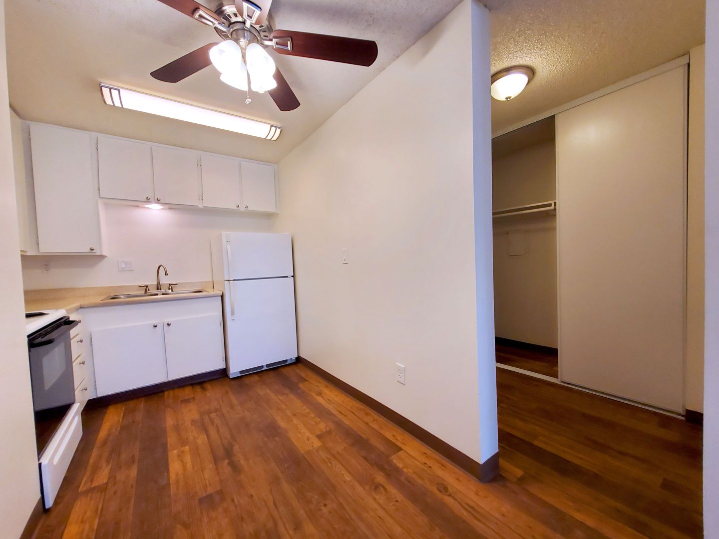 El Cajon Apartment: 245 Ballantyne Street