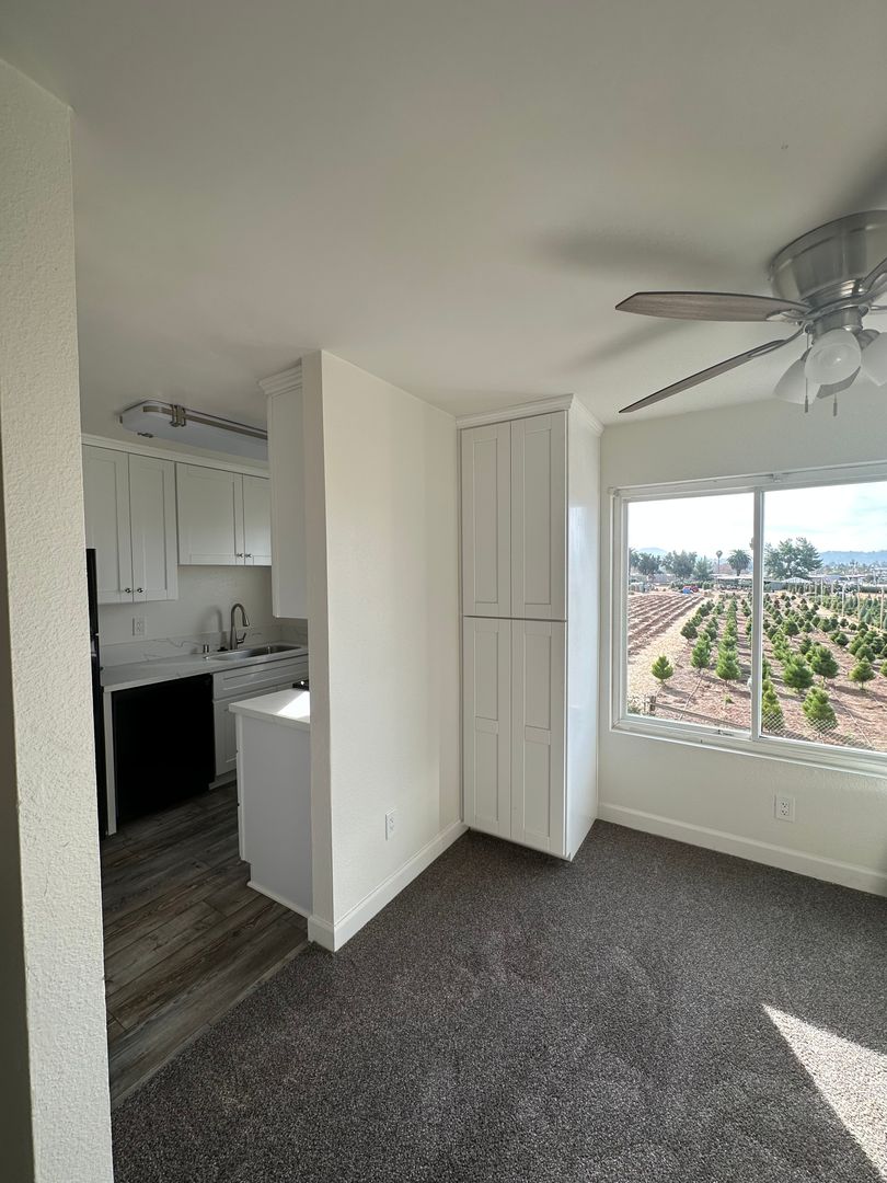 Santee Apartment: 8253 Graves Ave.