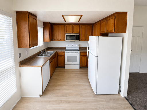Spacious 2 Bedroom 2 Bathroom with A/C & Some Utilities Included – photo 1
