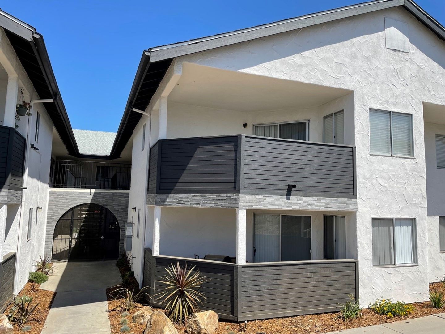 Ramona Apartment: 733 B Street