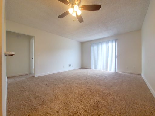 Emerald Vista Apartments 3 Bed 2 Bath with Balcony – photo 1