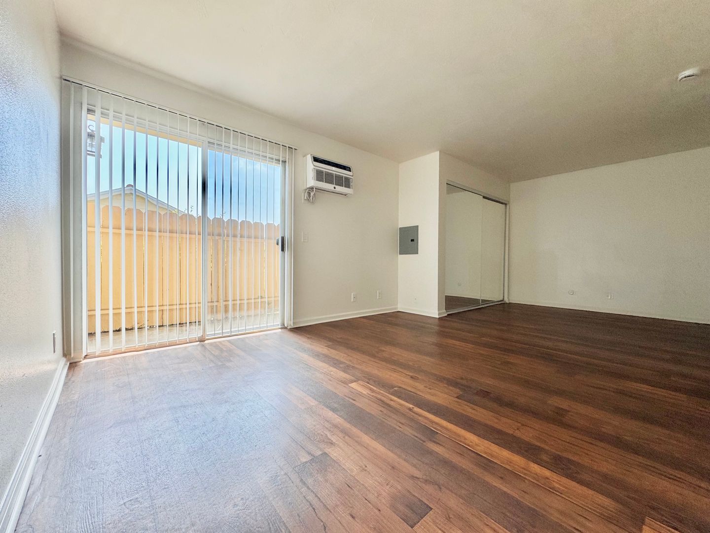 La Mesa Apartment: 5455 Kiowa Dr
