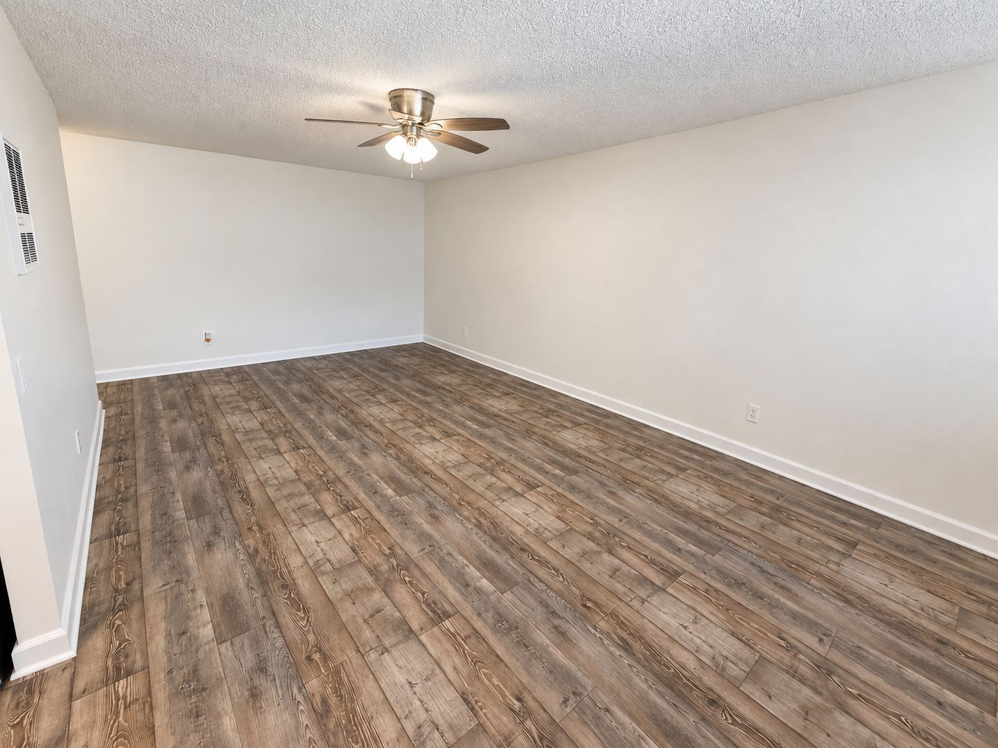 El Cajon Apartment: 166 S Lincoln