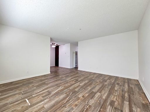 Newport Gardens 2 Bed 2 Bath Upstairs – photo 1