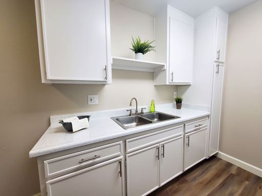 Parklane Apartments — 1x1 Remodeled Unit – photo 1