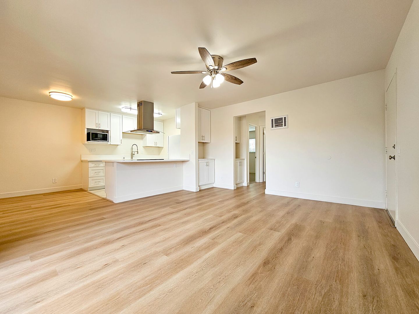 San Diego Apartment: 9669 Gold Coast Dr