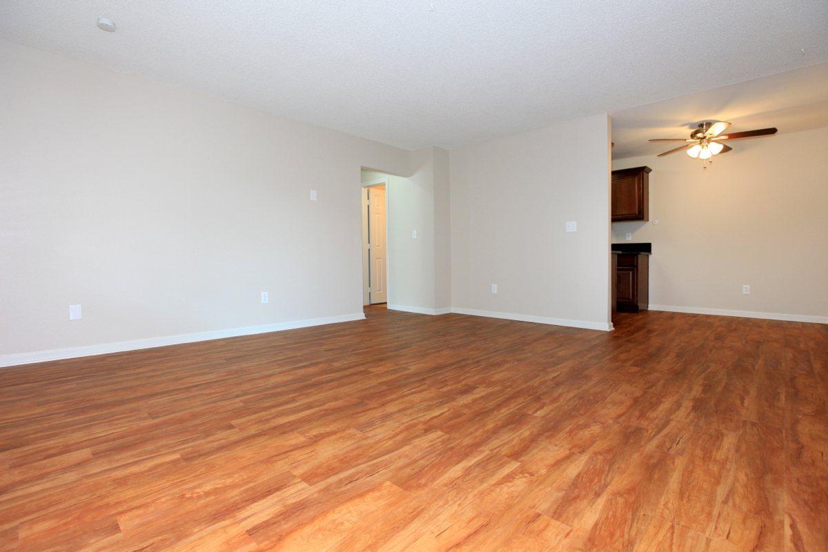 Lakeside Apartment: 10229 Ashwood St