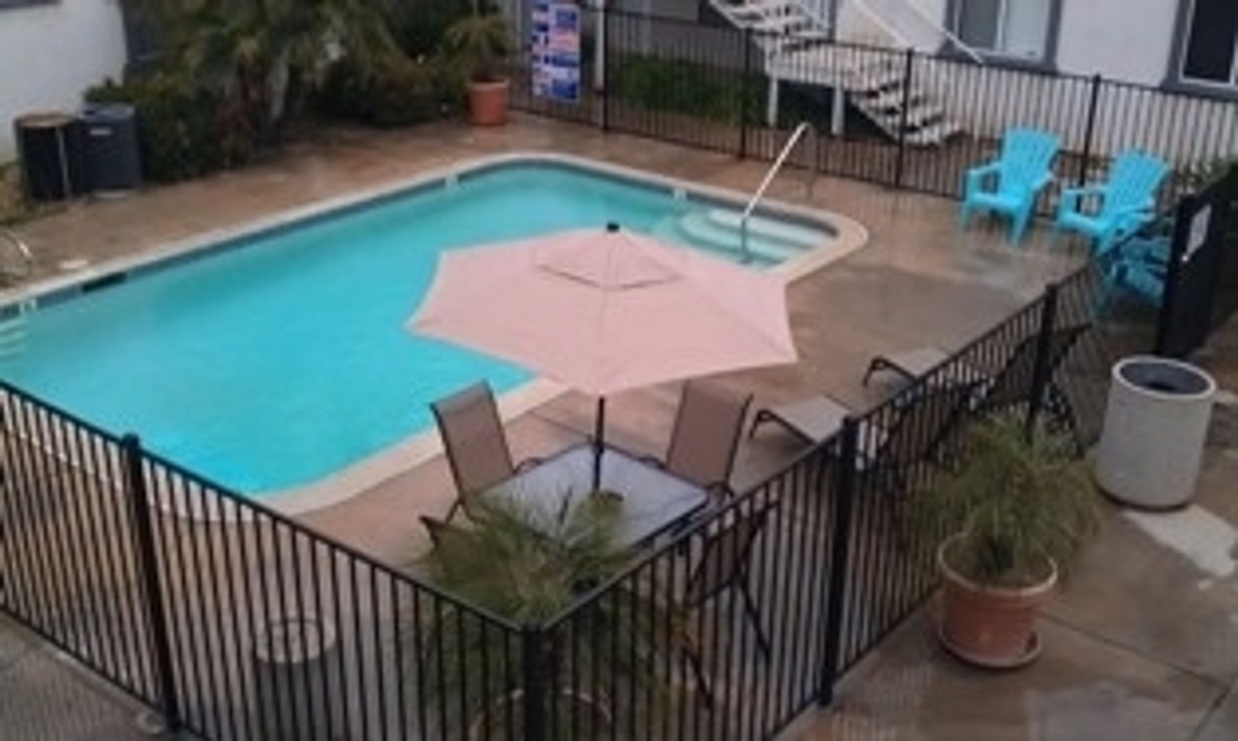 Lakeside Apartment: 12345 Lakeshore Dr