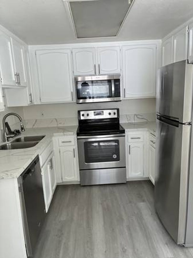 Spring Valley Apartment: 3625 S Barcelona St