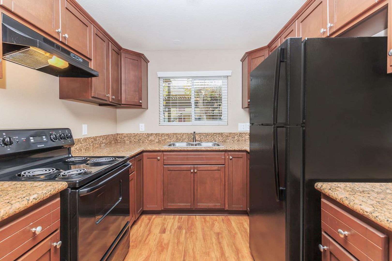 Vista Apartment: 845 Newport Terrace