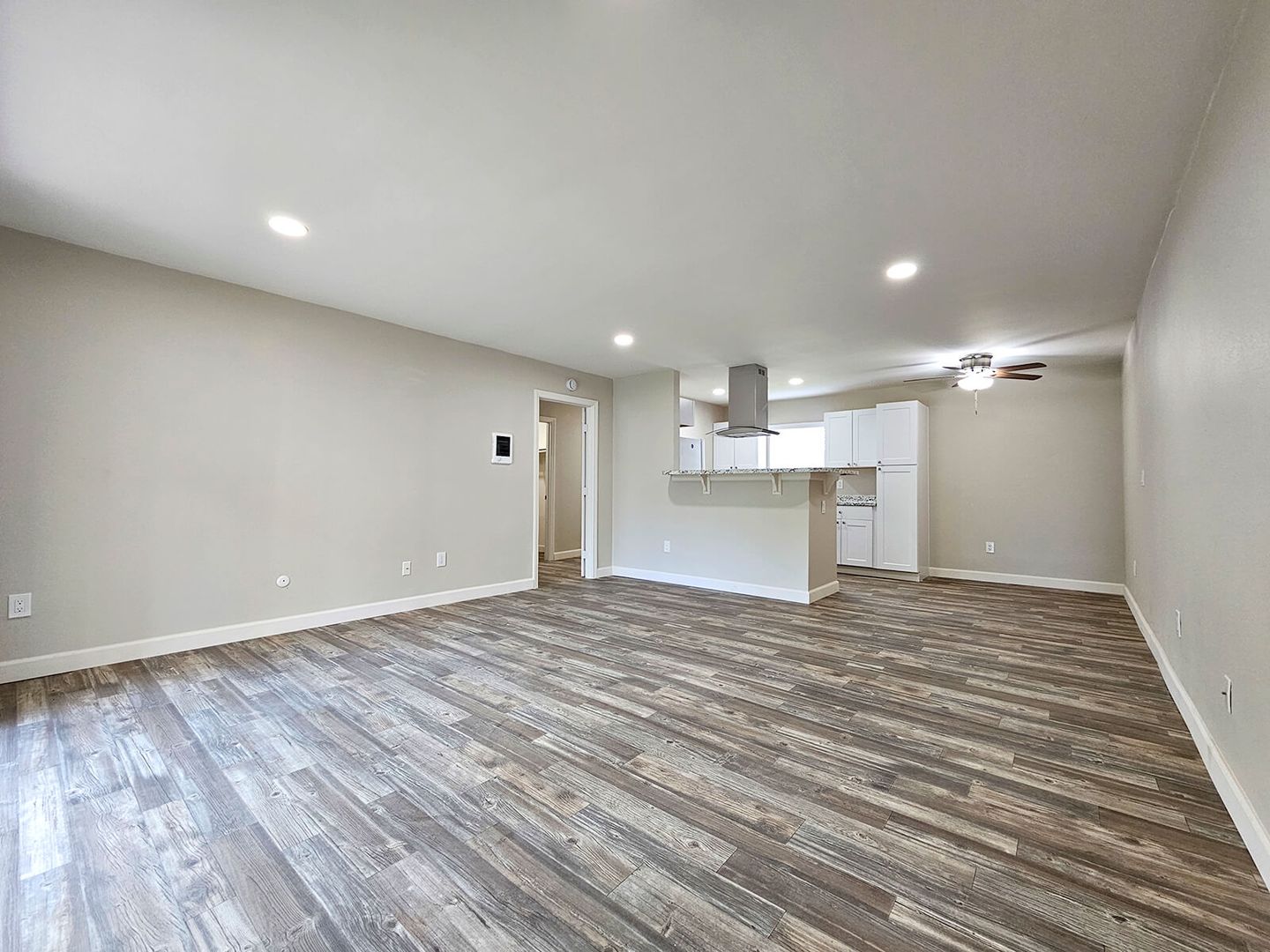 El Cajon Apartment: 700 Ballantyne St. & 707 Graves Ave.