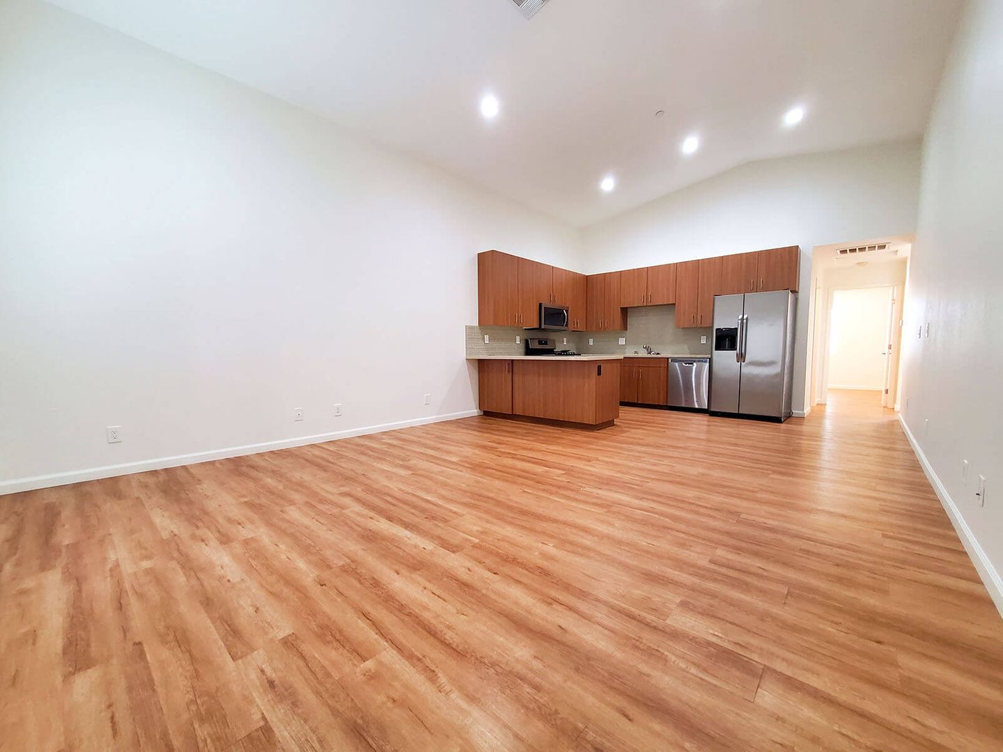 Lakeside Apartment: 12550 Laurel St