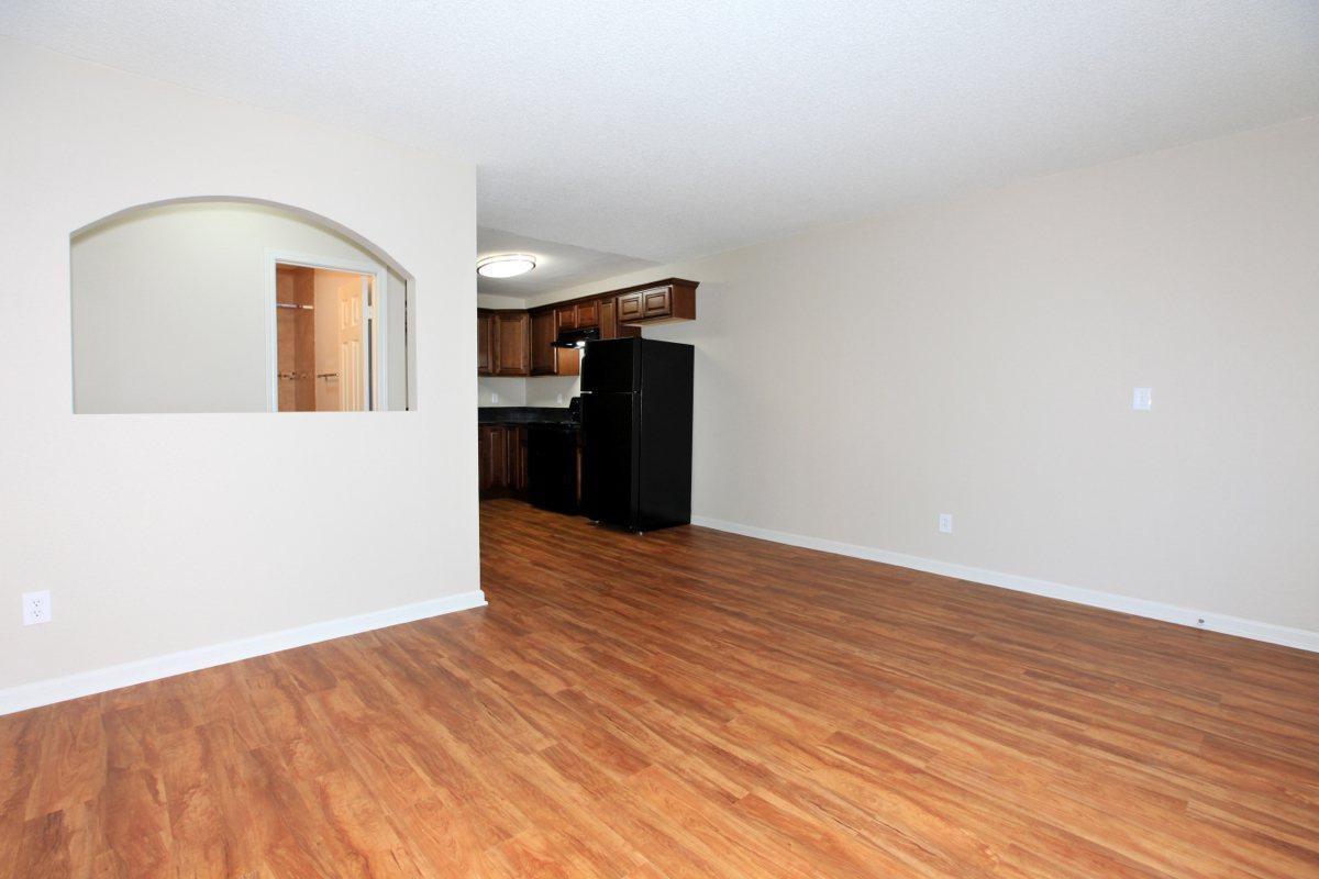 Lakeside Apartment: 10229 Ashwood St