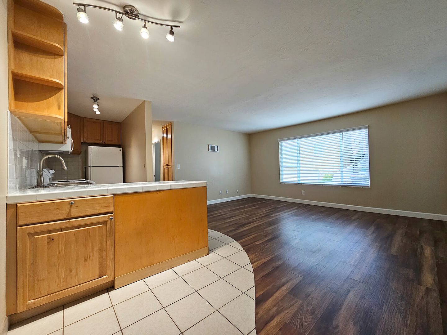 San Diego Apartment: 5946 Lauretta St