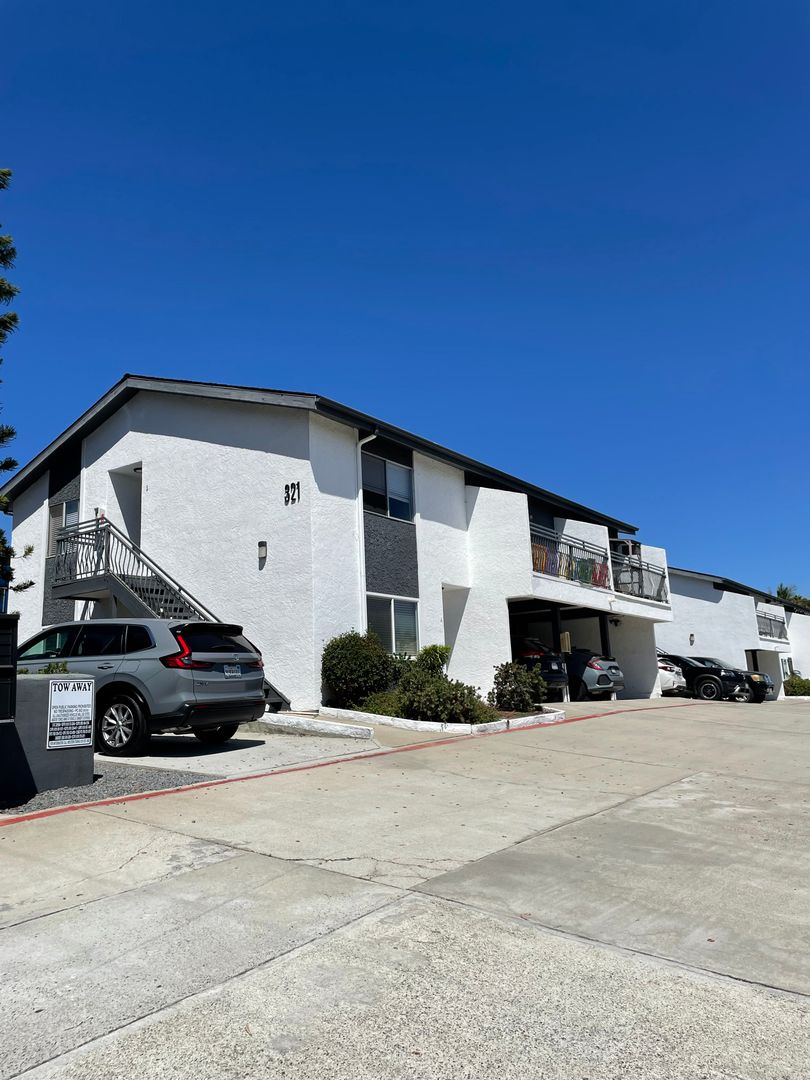 Vista Apartment: 321 Hillside Terrace