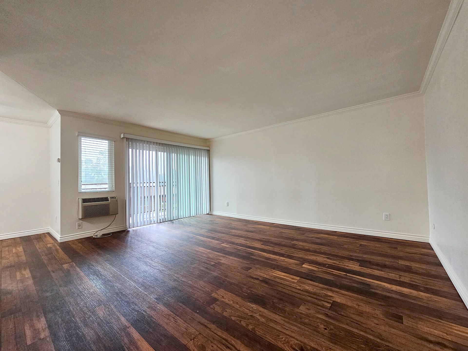 Alpine Apartment: 2101-2109 Arnold Way