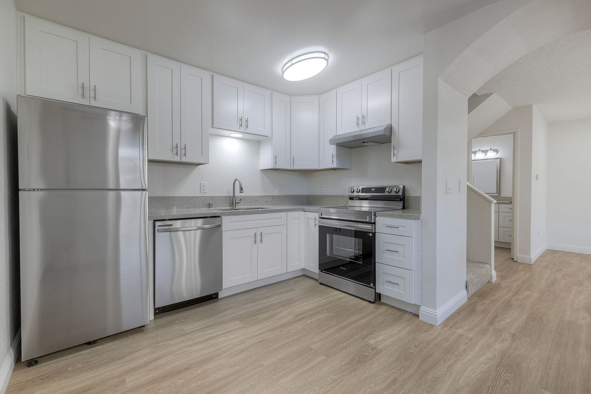 Santee Apartment: 10032 N Magnolia Ave