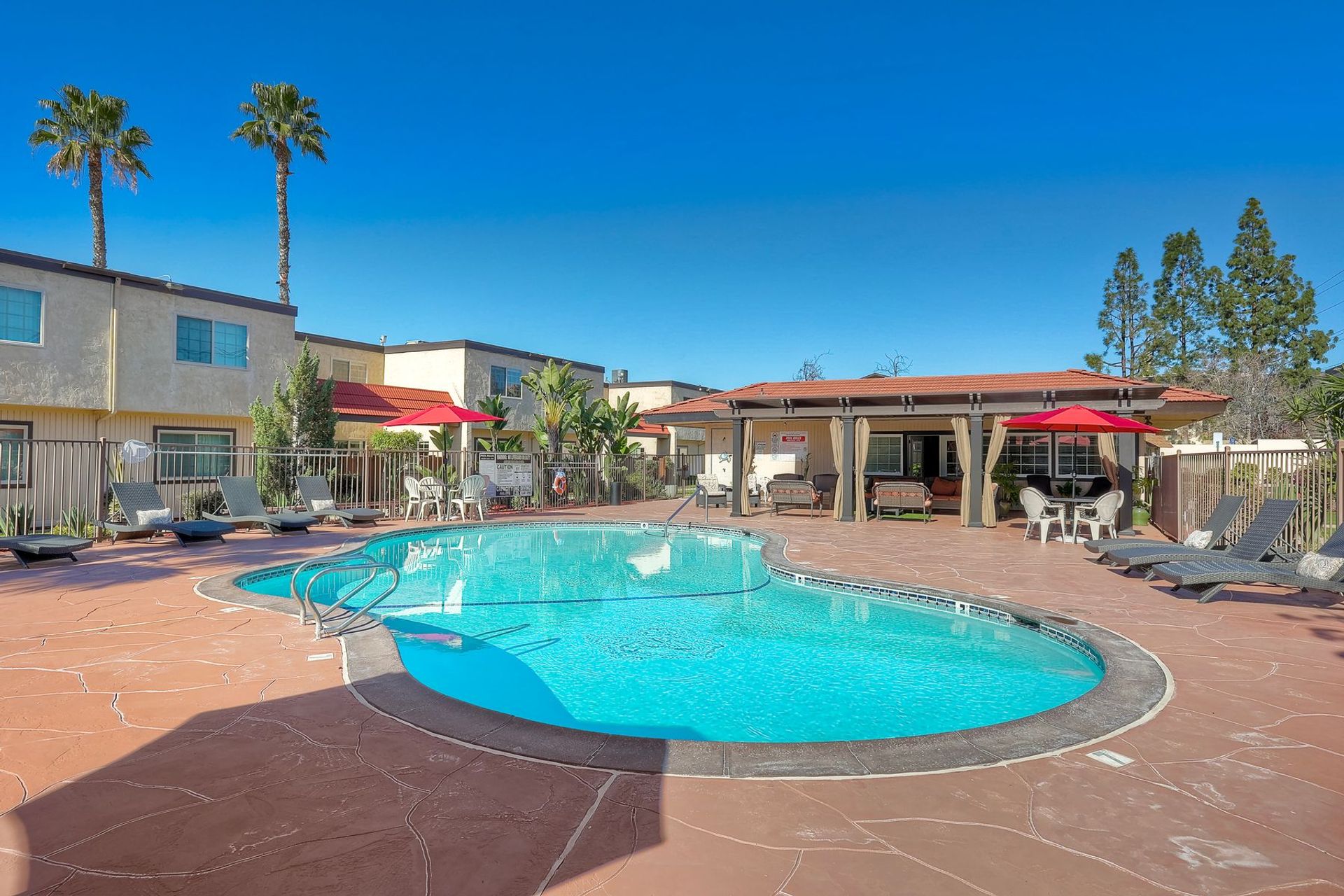 Santee Apartment: 10032 N Magnolia Ave