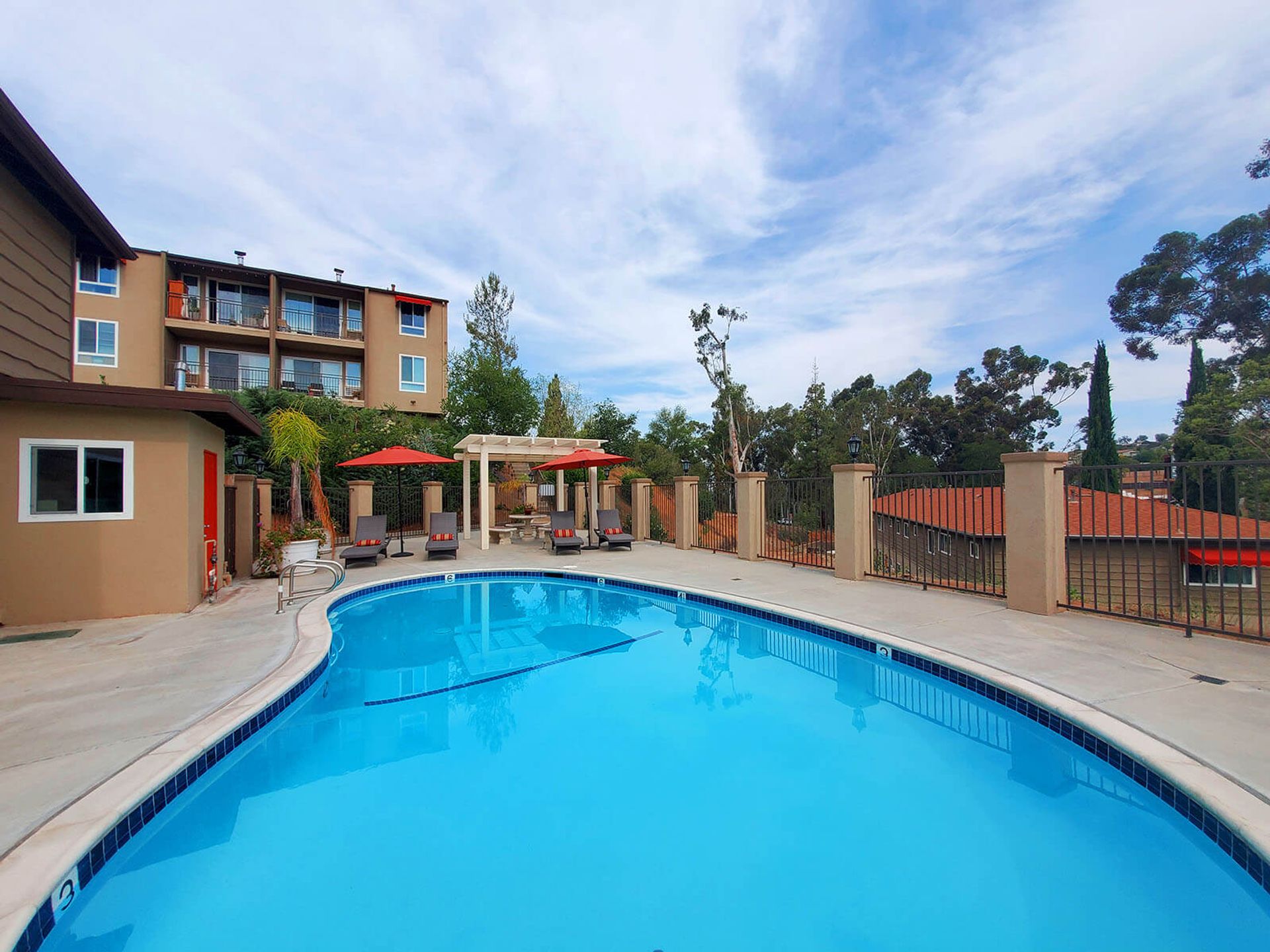 Alpine Apartment: 2101-2109 Arnold Way